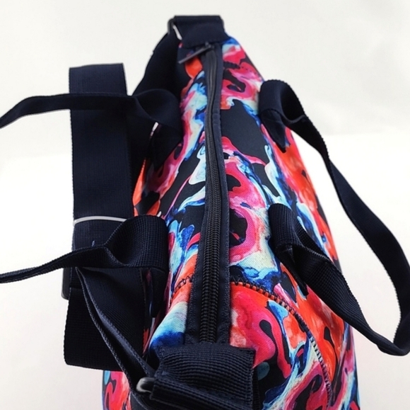 NWT MyTagalongs Neoprene Lunch Tote Crossbody Bag Absract Floral Zipper Closure - Picture 4 of 10
